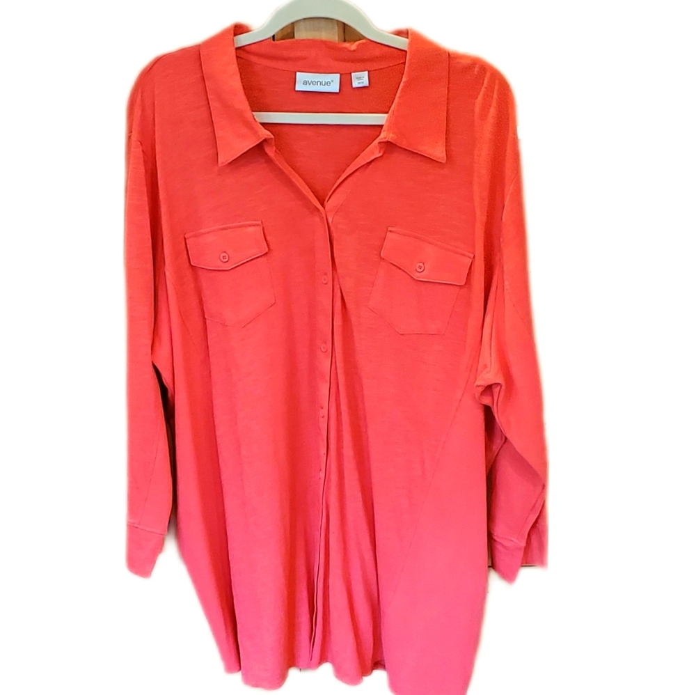 NWOT Avenue 30/32 knit button down top